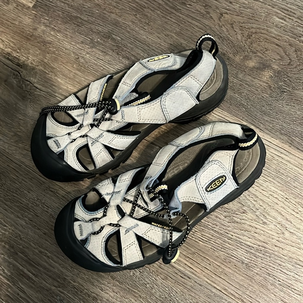 Keen Women's Closed Toe Sandals - light blue/grey w/black sole.  Size 6